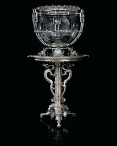 Um aquário francês de bronze prateado "Japonisme" e pedestal, de Ferdinand Barbedienne, design atribuído a Édouard Lièvre, c.1880 (bronze prateado)