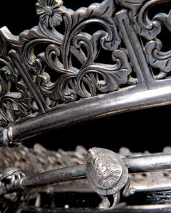 Um aquário francês de bronze prateado "Japonisme" e pedestal, de Ferdinand Barbedienne, design atribuído a Édouard Lièvre, c.1880 (bronze prateado)