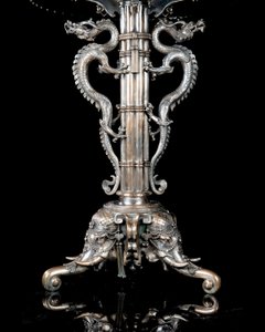 Um aquário francês de bronze prateado "Japonisme" e pedestal, de Ferdinand Barbedienne, design atribuído a Édouard Lièvre, c.1880 (bronze prateado)