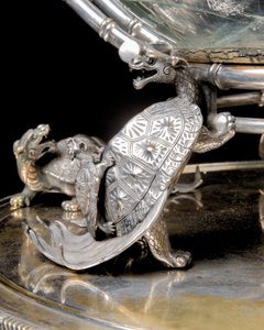 Um aquário francês de bronze prateado "Japonisme" e pedestal, de Ferdinand Barbedienne, design atribuído a Édouard Lièvre, c.1880 (bronze prateado)