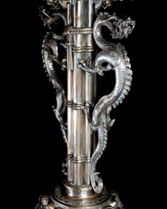 Um aquário francês de bronze prateado "Japonisme" e pedestal, de Ferdinand Barbedienne, design atribuído a Édouard Lièvre, c.1880 (bronze prateado)