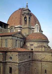 Vista exterior da igreja de São Lourenço, em parte por Filippo Brunelleschi (1377-1446) Século 15-16 (Igreja de São Lourenço) Florença, Itália