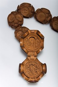 O rosário de Henrique VIII, detalhe da conta aberta Pater bead(boxwood) de Flemish School