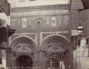 Cairo. Mesquita el-Arhar, detalhes da porta, década de 1870. de Félix Bonfils