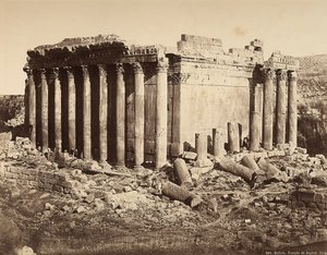 O Templo de Baco, na zona arqueológica de Heliópolis ou Baalbek, antiga cidade síria, hoje Líbano.
