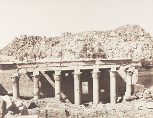 Ilha de Fileh Philæ, colunata ocidental - ruínas vistas do ponto L, 1851-52, impressa em 1853-54. de Félix Teynard