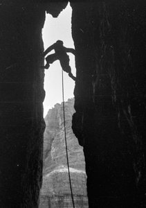 Dolomitas: alpinista no Dülfer de Cima Grande di Lavaredo