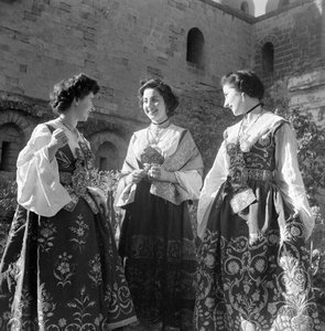 Grupo de mulheres com trajes tradicionais em Piana de 