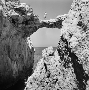 Arco natural em Aspra de Fosco Maraini