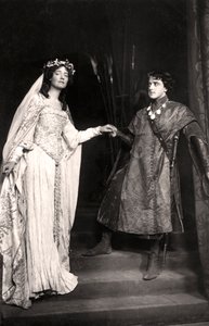 Dorothea Baird 1875-1933 e Harcourt Williams 1880-1957 em Paola e Francesca, 1907. de Foulsham and Banfield