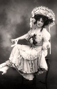Fanny Dango 1878-1972, cantora e dançarina, início do século XX.