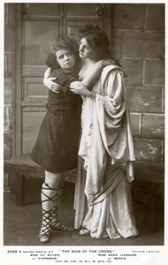 Ivy Millais e Marie Leonhard, atrizes, c1900s. de Foulsham and Banfield