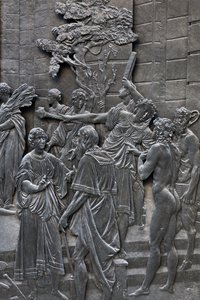Base representando Alessandro Farnese recebendo os embaixadores da Rainha Elisabeth da Inglaterra, detalhe da Estátua de Alessandro Farnese de Francesco Mochi