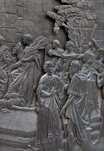 Base representando Alessandro Farnese recebendo os embaixadores da Rainha Elisabeth da Inglaterra, detalhe da Estátua de Alessandro Farnese de Francesco Mochi