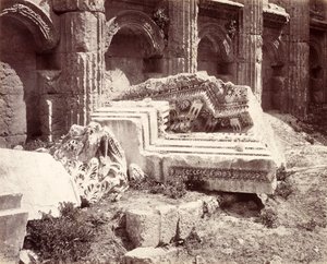 Vestígios esculpidos no Templo de Júpiter, Baalbek de Francis Bedford