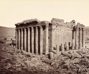 O Templo de Júpiter, Baalbek, visto do noroeste de Francis Bedford
