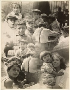 [Fotomontagem de crianças]. de Francis Bruguière