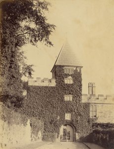 Portão de entrada e torre, Castelo de Lismore de Francis Edmond Currey