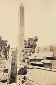 "Egito e Palestina": obelisco de granito construído pelo faraó Tutmosis I e a rainha Hatshepsut no grande templo de Amon-Ra, Karnak, Egito de Francis Frith