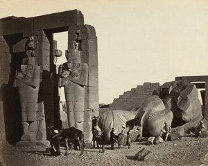 Estátua caída no Ramesseum, Tebas de Francis Frith