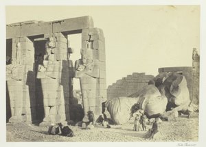 Pilares de Osiride e Grande Colosso Caído, no Memnonium, Tebas de Francis Frith