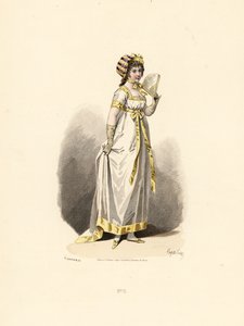 Mulher de vestido branco com caimento amarelo com leque.