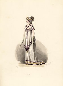 Mulher em vestido de túnica branca aparada com veludo lilás.