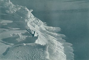 Pé de gelo em crescimento, Cape Evans, c1911, 1913 de Frank Debenham