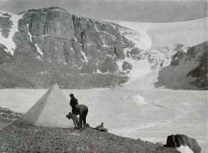 The Devils Punch Bowl, um Cwm vazio no canto sudoeste de Granite Harbor, 1912, 1913