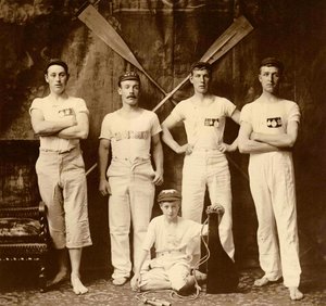 Grupo do clube do enfileiramento da amizade de Whitby, Whitby, Inglaterra. 1901 de Frank Meadow Sutcliffe