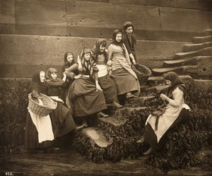 Mulheres, esperando, para, a, dias, apanhar, whitby, porto, yorkshire norte, c.1899