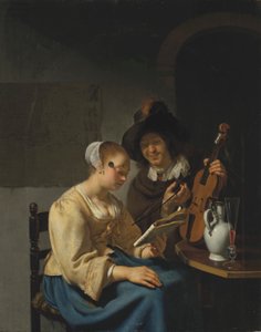 Mulher com partituras e um homem com um violino