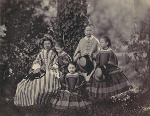 [Dama sentada em vestido listrado com quatro meninas], 1850s-60s.