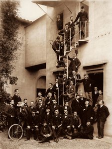 Retrato dos funcionários do estabelecimento fotográfico Alinari Brothers, em Florença, 1899 (placa de vidro)