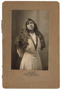 Retrato de uma mulher,c. 1910 (foto) de Fred S. Tisdell