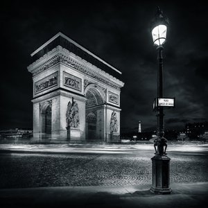 Arco do Triunfo da Estrela em Paris, a preto e branco de Frédéric MONIN