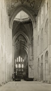 Catedral de Ely: Nave para leste, a partir do arco octogonal