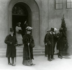 Rei George V e Queen Mary no London Zoo Aquarium, 1924 de Frederick William Bond