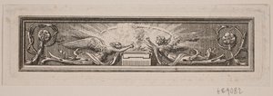 Ornamento com altar e dois anjos