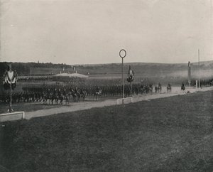 Uma Revisão Militar em Longchamps (foto a p/b) de French Photographer