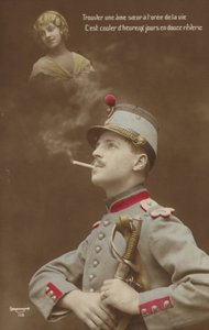 Um jovem soldado sonhando com seu amor (foto colorida) de French Photographer