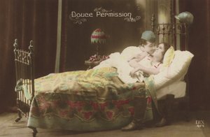 Par, beijando, cama de French Photographer