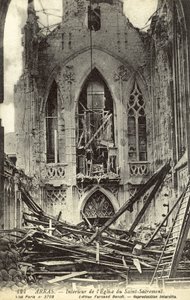 Interior danificado da Igreja de Saint-Sacrement, Arras, França, Primeira Guerra Mundial (foto a p/b) de French Photographer