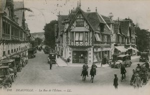 Deauville, a Rue de l&39;Ecluse. Postal enviado em 1913. de French Photographer