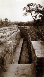Primeira Guerra Mundial (1914-1918): vista de uma trincheira modelo "Lemberg trench", Hautebraye (Oise) de French Photographer