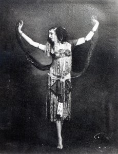 Ida Rubinstein no papel de Salomé (foto bw) de French Photographer