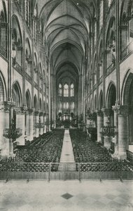 A nave da igreja de Notre-Dame, Nave da Igreja Notre-Dame (foto-grafia) de French Photographer