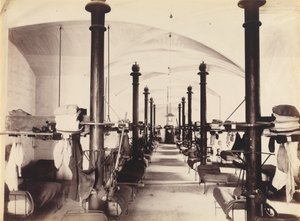 Les Salles des Gardes, Palais des Papes, Avignon, França, década de 1860 (foto) de French Photographer