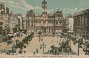 Lyon - Place des Terreaux - Fonte Bartholdi e a Câmara Municipal. Postal enviado em 1913. de French Photographer