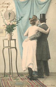 Homem, em, chapéu superior, com, arme ao redor, half-dressed, mulher de French Photographer